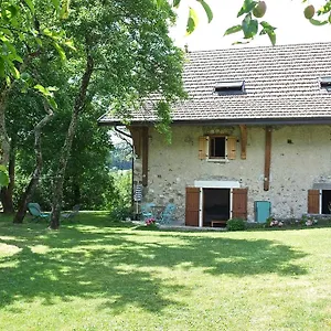 la-bergerie-apartment-in-an-old-farmhouse.hotels-rhonealpes.com/